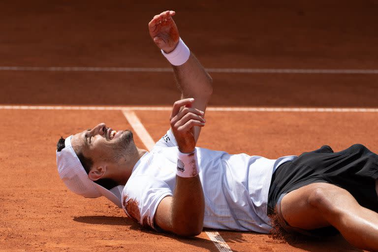 La emoción de Pedro Cachin al ganar su primer título ATP, en Gstaad, Suiza, al vencer en la final al español Albert Ramos Viñolas