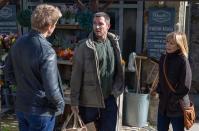 <p>Pete and Rhona are talking about Ross and Rebecca's plans to leave the village with the kids.</p>