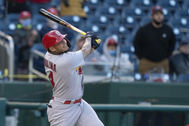 Cardinals catcher Yadier Molina suffers apparent foot injury