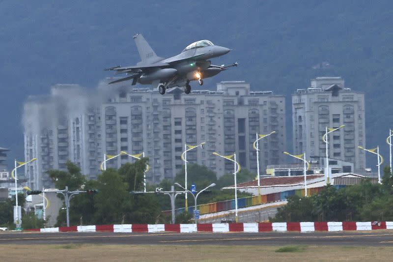 A F-16V lands at the air base in Hualien