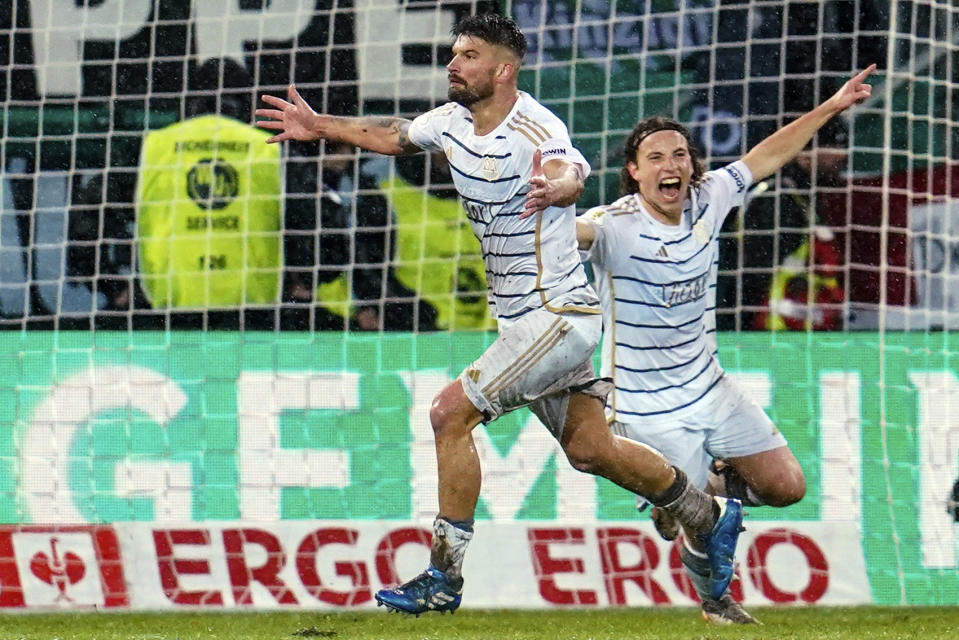 Saarbrucken's Kai Brunker, left, celebrates scoring during the German Cup quarterfinal soccer match between FC Saarbrucken and Borussia Monchengladbach at Ludwigspark Stadium, Saarbrucken, Germany, Tuesday March 12, 2024. (Uwe Anspach/dpa via AP)