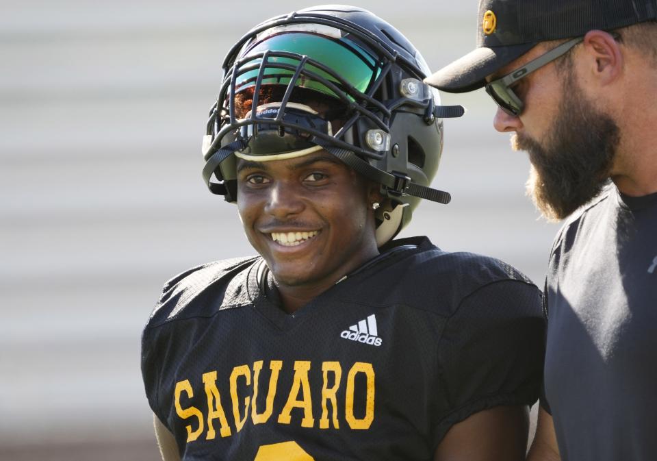 Aug 29, 2022; Scottsdale, Arizona, USA; Saguaro High athlete Dajon Hinton prepares for practice.