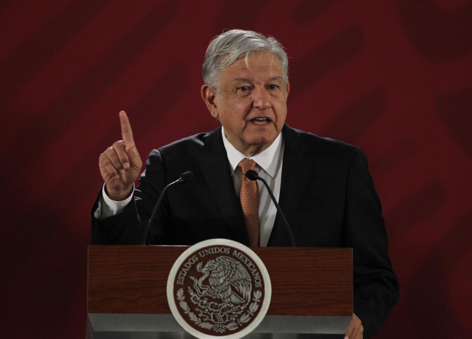 El presidente de México, Andrés Manuel López Obrador, ofrece hoy una rueda de prensa en el Palacio Nacional, en Ciudad de México (México). López Obrador afirmó hoy que “se está avanzando” en las conversaciones con Estados Unidos para abordar el tema migratorio y que ya se presentó un texto para la posible firma de un acuerdo de inversión para enfrentar el fenómeno. EFE/Mario Guzmán