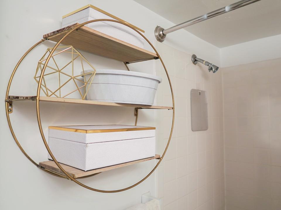 25_Wallmounted bathroom storage