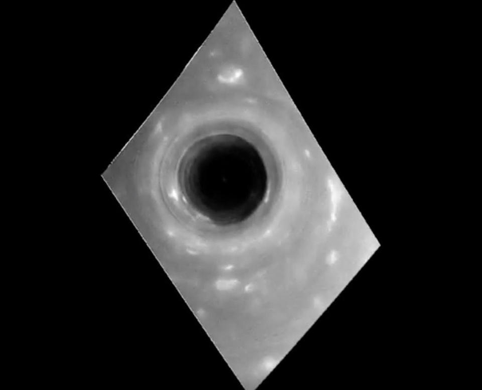Wow! Cassini's Bird's-Eye View of Saturn Plunge Astonishes in New Video