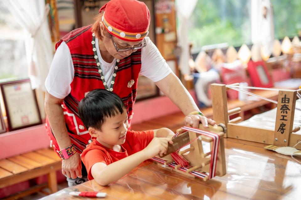 烏來部落織帶體驗。   圖：新北市觀旅局提供