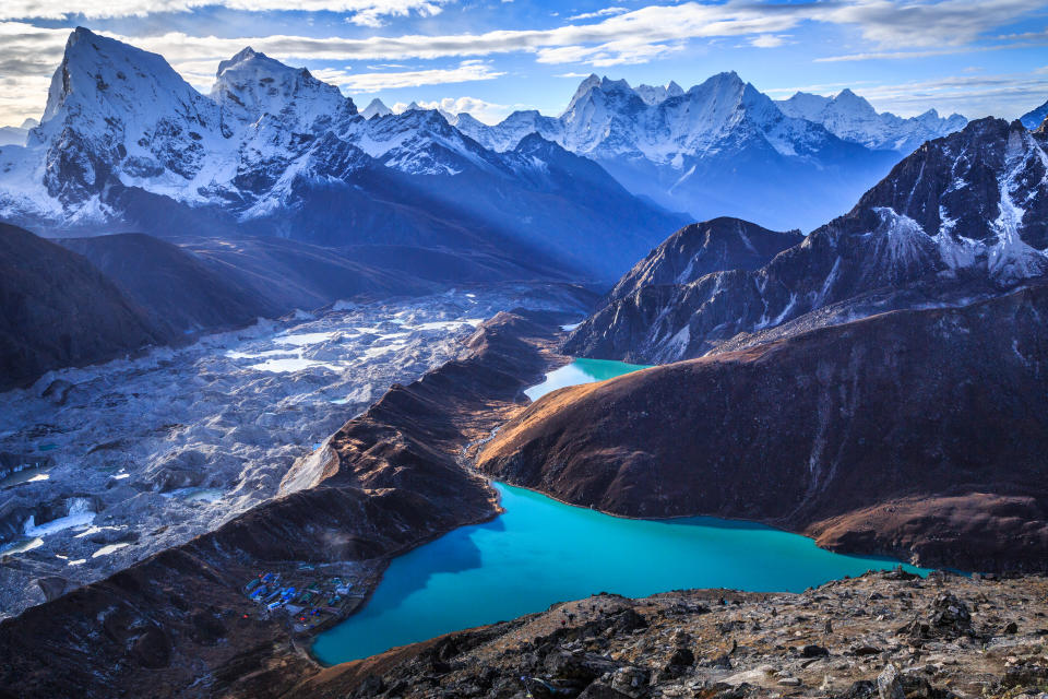 Vista del glaciar Ngozumpa y el lago Gokyo en Nepal, Asia. Foto: Getty Images.