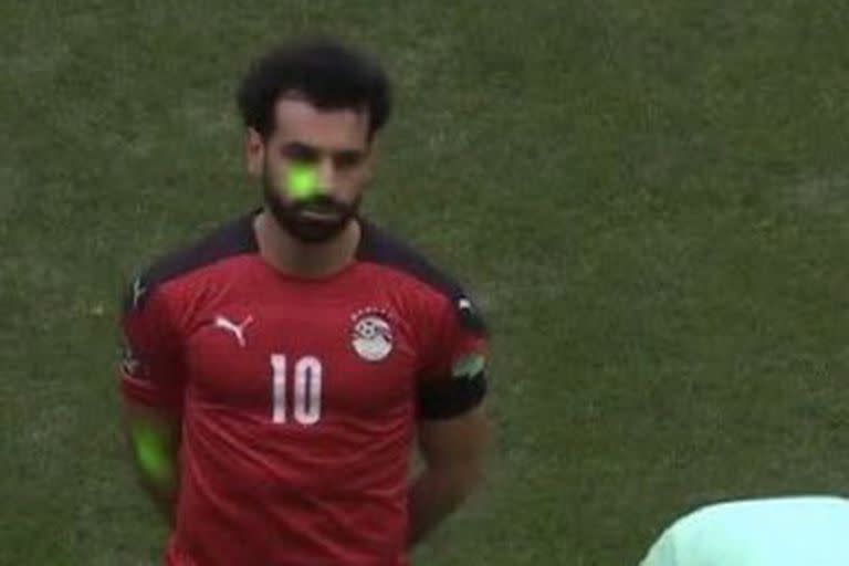 Mo Salah sufre los rayos láser, como sus compañeros; fue una constante todo el juego