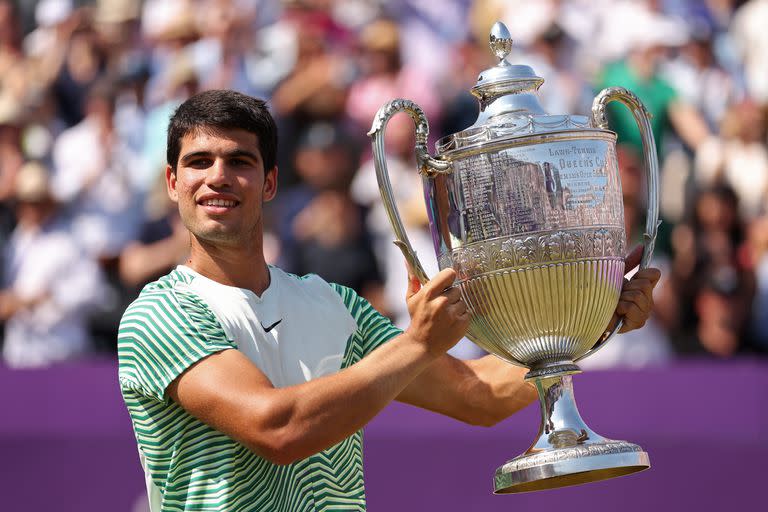 Carlos Alcaraz venció a Alex De Miñaur en la final del tradicional torneo de Queen's; el español regresa a la cima del ranking antes de Wimbledon