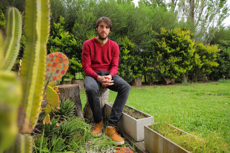 Leo Mayer, en la tranquilidad de su casa, en City Bell; tras el retiro como jugador desea ser entrenador. 