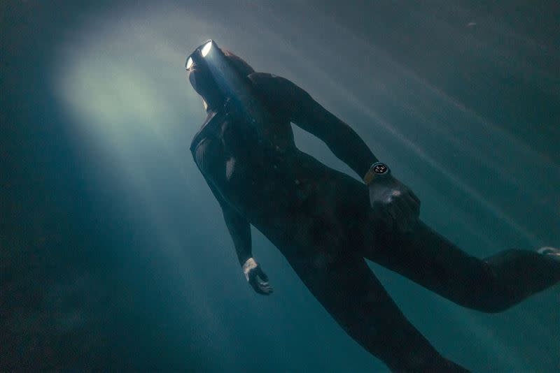 Amazfit T-Rex Ultra終極軍規GPS潛水運動手錶，新增運動模式讓「輕極限運動」愛好者有新的冒險與挑戰。（圖／品牌業者提供）