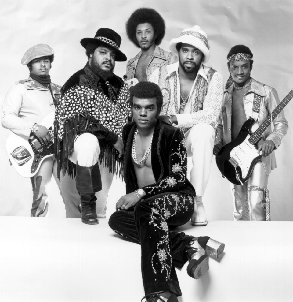 CIRCA 1975: R and B group The Isley Brothers (L-R Marvin Isley, O’Kelly Isley, Chris Jasper, Ronald Isley (seated) Rudolph Isley and Ernie Isley) pose for a portrait circa 1975. (Photo by Michael Ochs Archives/Getty Images)