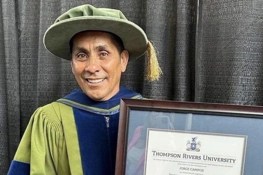 ¡Ya es doctor! Jorge Campos recibe doctorado en Letras por Universidad en Estados Unidos 