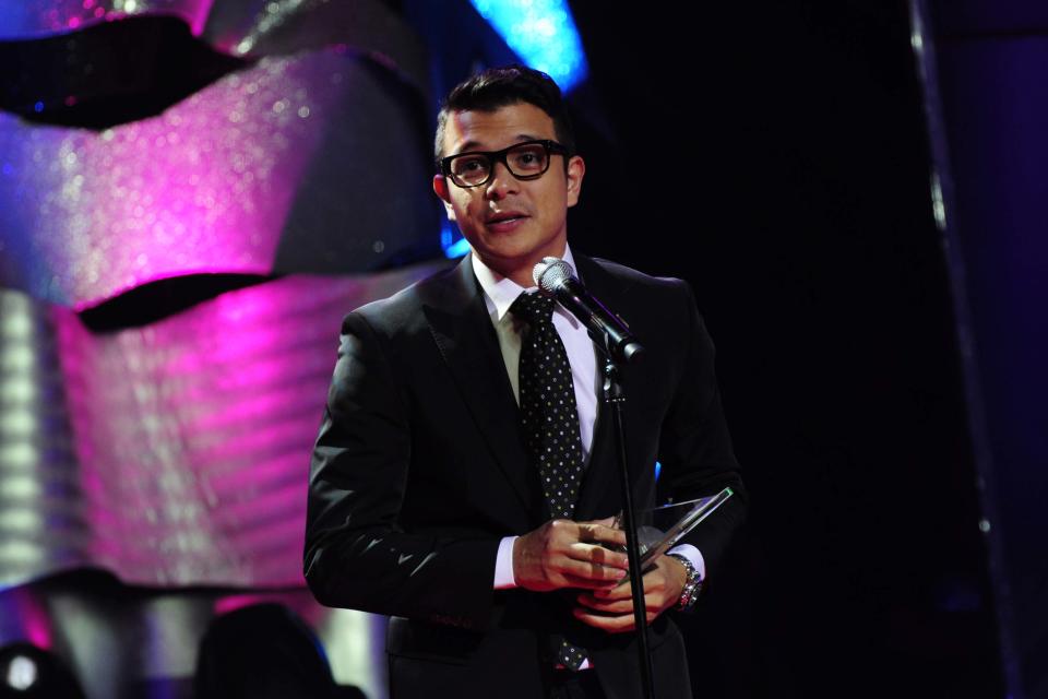 Jericho Rosales wins the "Best Drama Actor" award during the 26th Star Awards for TV held at the Henry Lee Irwin Theater in Ateneo De Manila University on 18 November 2012. (Angela Galia/NPPA images)