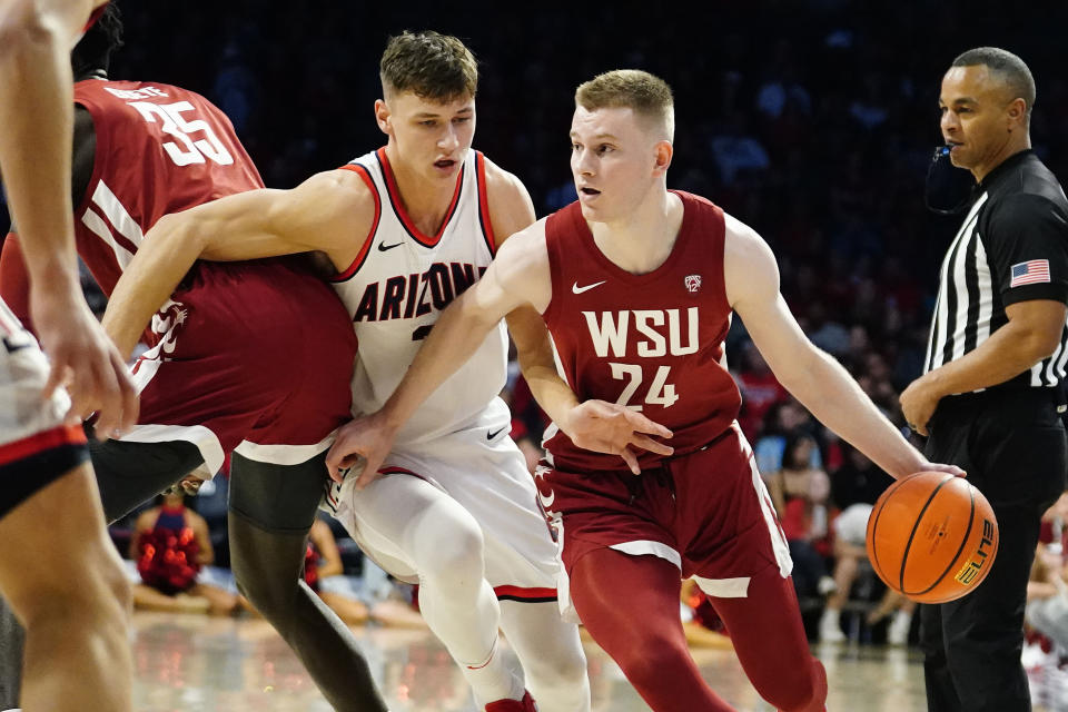Arizona's Pelle Larsson, third from right, gets caught in a pick as Washington State's Justin Powell (24) drives to the basket during the first half of an NCAA college basketball game, Saturday, Jan. 7, 2023, in Tucson, Ariz. (AP Photo/Darryl Webb)