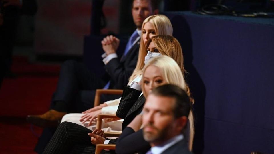 Eric Trump, Ivanka Trump, Melania Trump, Tiffany Trump y Donald Trump Jr. durante el debate presidencial celebrado en Cleveland, Ohio, en septiembre de 2020.