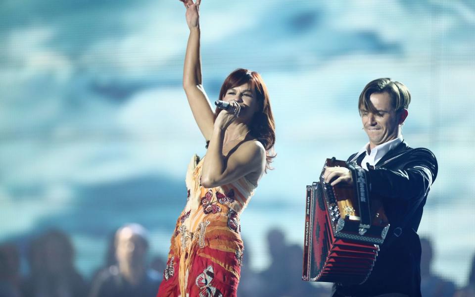 Und noch einmal mit Flori Silbereisen: Bei der "Die 20 Jahre Show" 2012 in Offenburg kam es zu einem weiteren Duett der beiden Stars. (Bild: Andreas Rentz/Getty Images)