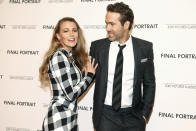 <p>Ryan Reynolds y Blake Lively fueron muy misteriosos mientras esperaban su primer bebé. Ninguno de los dos lo reconoció nunca, pero la actriz publicó una foto en su antigua web de estilo de vida acunándose la barriga aunque sin confirmar nada. Posteriormente, nos enteramos del nacimiento de la pequeña James meses después de que tuviera lugar. Con su segunda hija, Ines, no fueron tan discretos. (Foto: Andy Kropa / Invision / AP). </p>