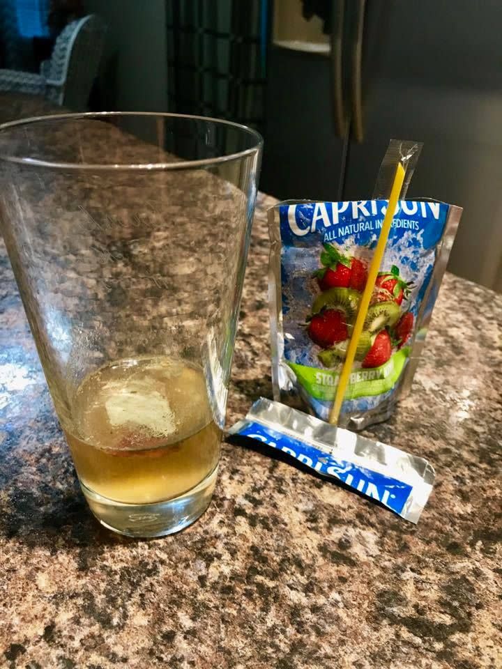 Cameron Hardwick gab seiner Tochter eine Capri Sonne, die Schimmel enthielt. (Bild: Facebook/Cameron Hardwick)