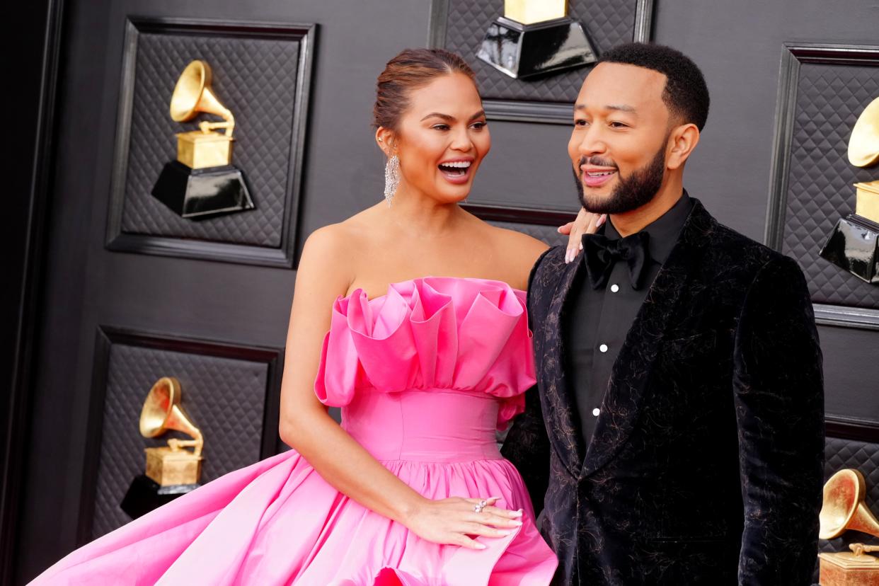  Chrissy Teigen and John Legend at the Grammy's. 