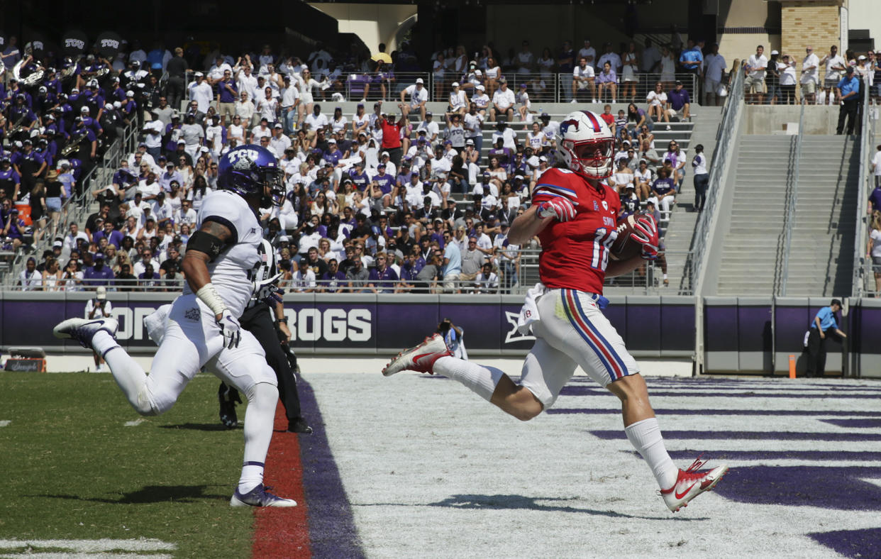 SMU wide receiver Trey Quinn (18) leads the country in receptions entering bowl play. (AP Photo/LM Otero)