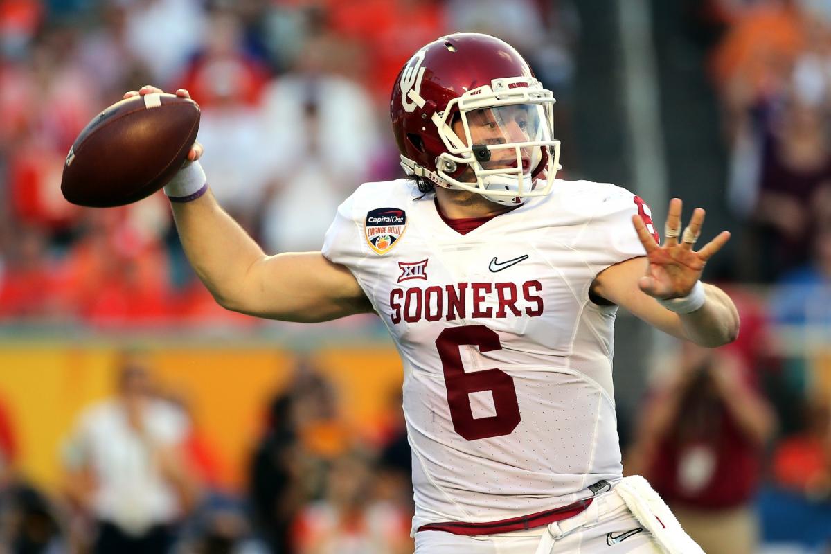 Oklahoma Sooners quarterback Kyler Murray (1) during the Oklahoma Sooners  at TCU Horned Frogs at an NCAA Football game at the Amon G. Carter Stadium,  Fort Worth Texas. 10/20/18.Manny Flores/Cal Sport Media