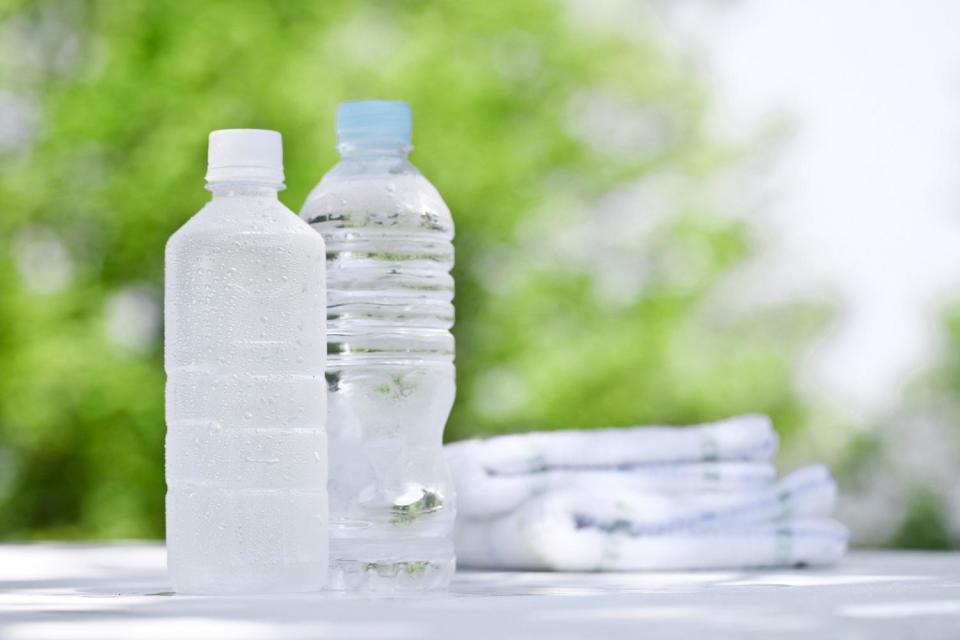 How do you keep a water bottle from sweating?