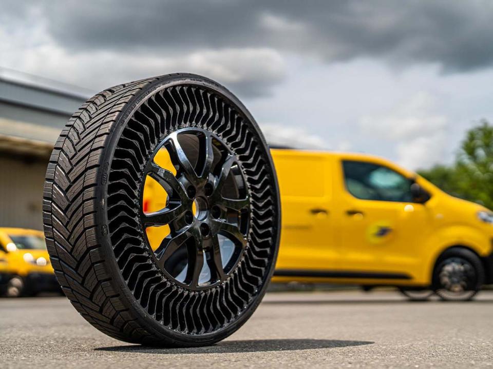 米其林輪胎目標在2030年，將所有產品線輪胎中平均可持續材料的比例達40%。