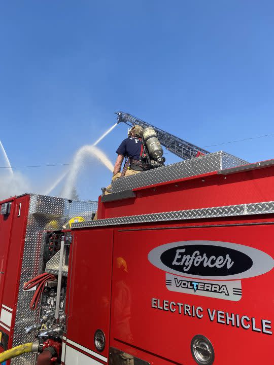 Portland Fire tackles large sawdust, pallet fire at wood recycling plant