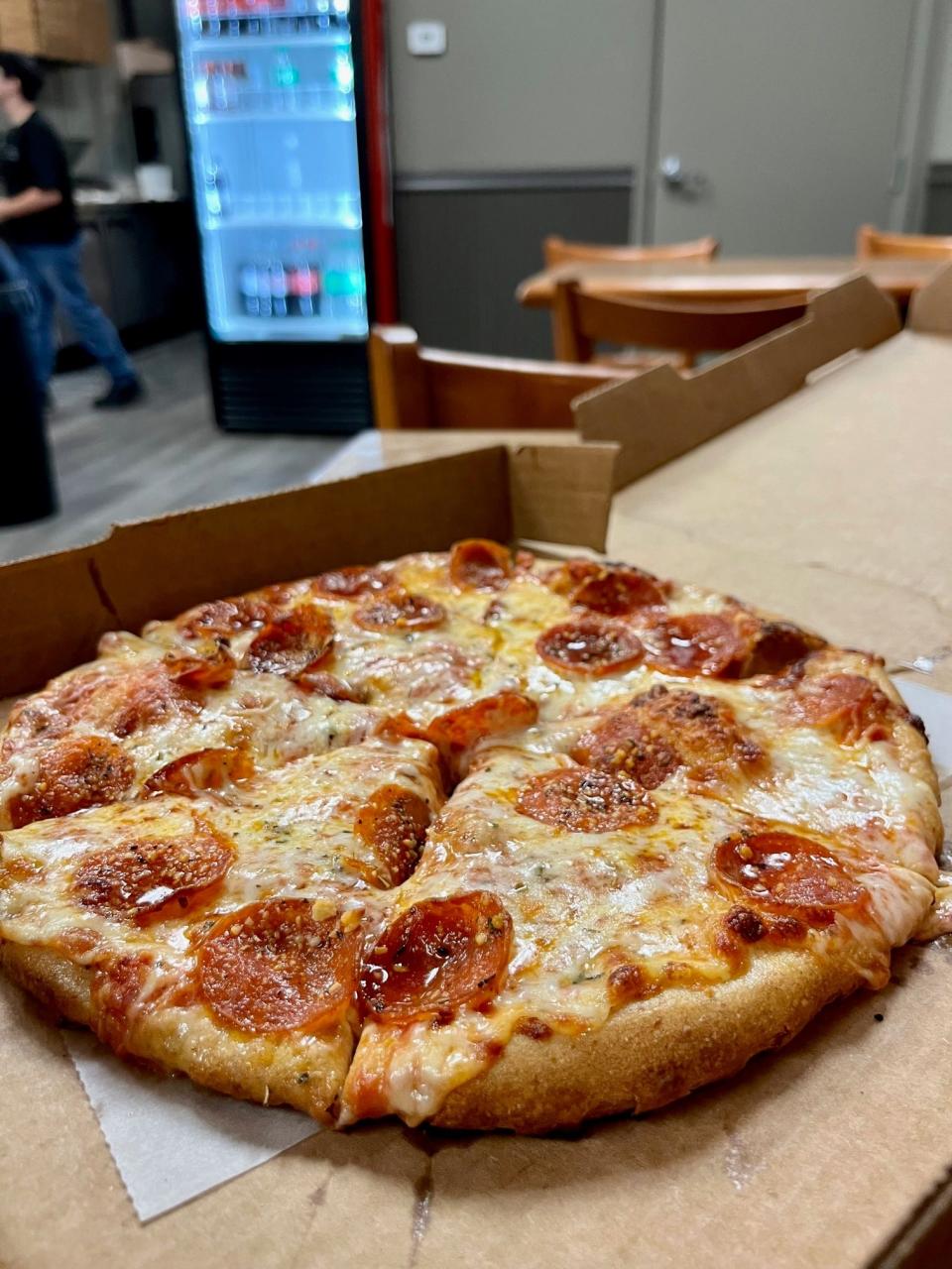 DaVinci's PizzaVino offers Chicago thin crust and New York-style pies in the Publix-anchored Coral Shores plaza at the corner of Pine Island and Burnt Store roads in Cape Coral.