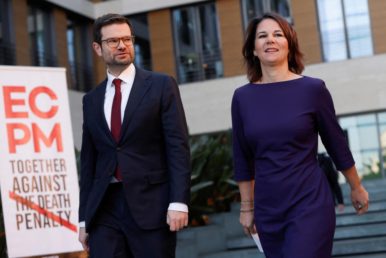 German Foreign Minister Annalena Baerbock and Justice MJustizminister Marco Buschmann (FDP) und Außenministerin Annalena Baerbock (Grüne) beim Weltkongress gegen die Todesstrafe im November 2022 in Berlin (Bild: REUTERS/Michele Tantussi)nister Marco Buschmann arrive to attend the ECPM's 8th World Congress Against the Death Penalty, in Berlin, Germany November 15, 2022. REUTERS/Michele Tantussi