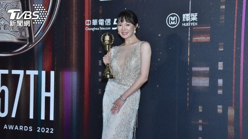 李杏獲得金鐘獎「戲劇節目女配角」。（圖／TVBS黃城碩、梁恩誌攝）