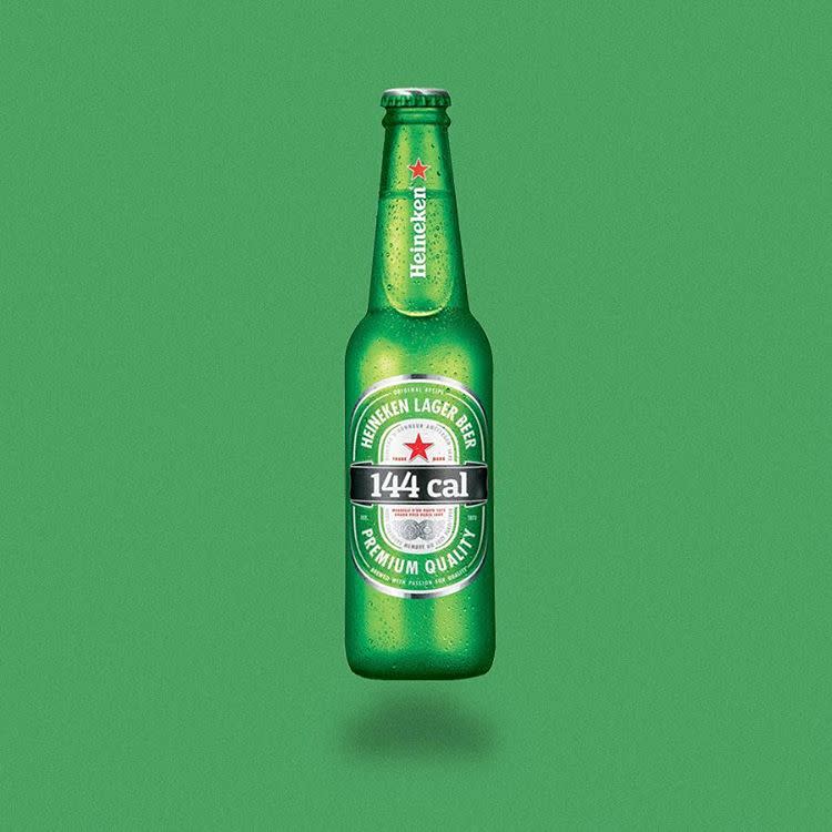 Achtung Bierbauch! Auf ein Freiabendbier werden in Zukunft vielleicht einige lieber verzichten: Eine Flasche Heineken enthält 144 Kalorien.