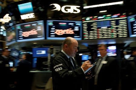 Traders work on the floor of the New York Stock Exchange (NYSE) in New York City, U.S., May 9, 2016. REUTERS/Brendan McDermid/File Photo