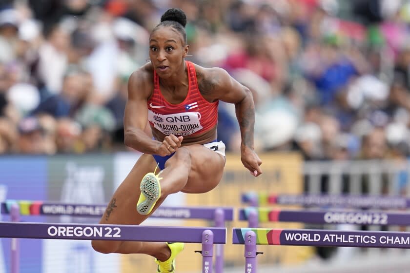 La puertorriqueña Jasmine Camacho-Quinn gana su eliminatoria en los 100 metros con vallas del Mundial de atletismo, el sábado 23 de julio de 2022, en Eugene, Oregon (AP Foto/Ashley Landis)