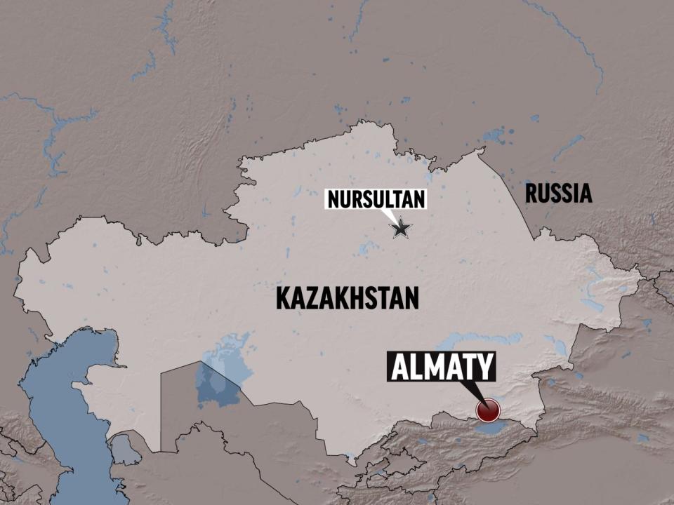 Mapa de Kazajstán resaltado en rojo la ciudad de NURSULTAN (capital) y ALMATY, donde se produjo el accidente del avión. AP.