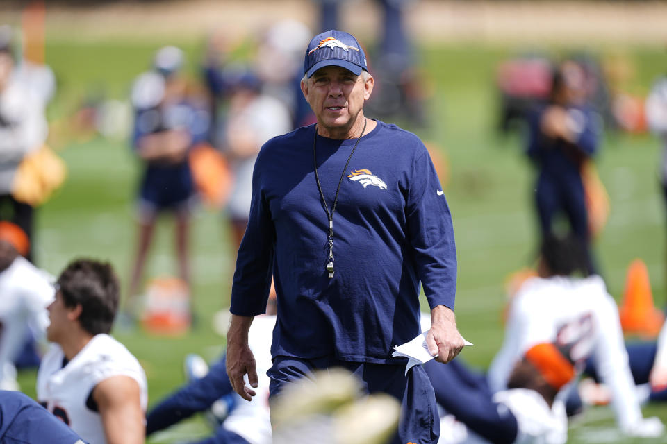 Denver Broncos head coach Sean Payton looks on as players stretch during NFL football practice at the team's headquarters Tuesday, June 4, 2024, in Centennial, Colo. (AP Photo/David Zalubowski)