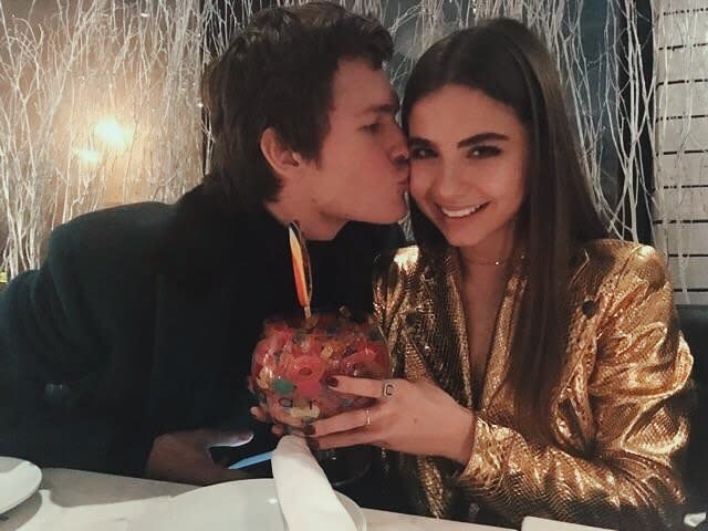 Violetta y Ansel Elgort