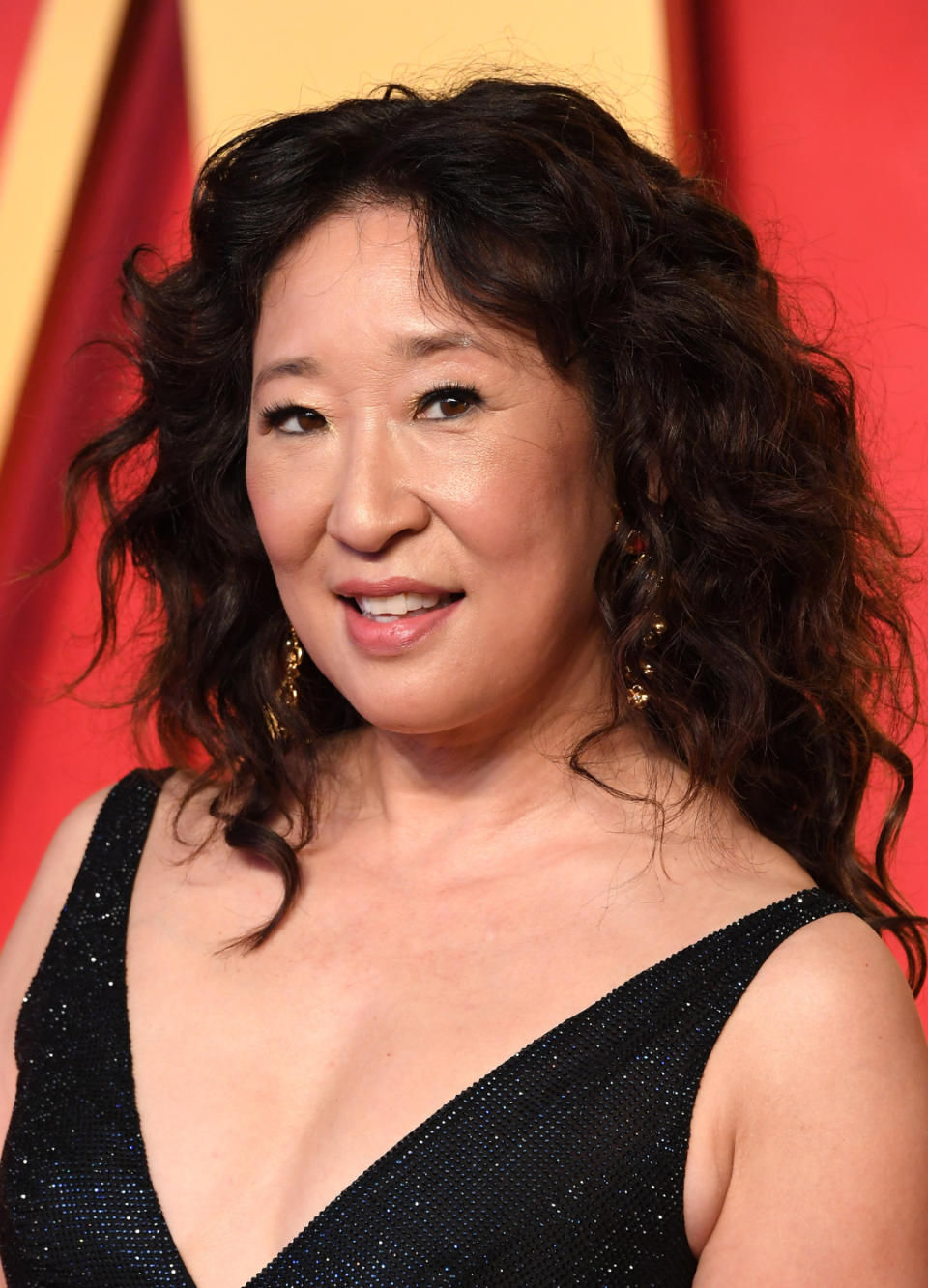 Sandra Oh arrives at the 2024 Vanity Fair Oscar Party Hosted By Radhika Jones at Wallis Annenberg Center for the Performing Arts on March 10, 2024 in Beverly Hills, California