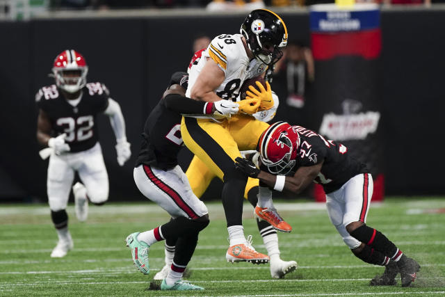 Photo: Steelers Pat Freiermuth Takes the Field - PIT2023081924 