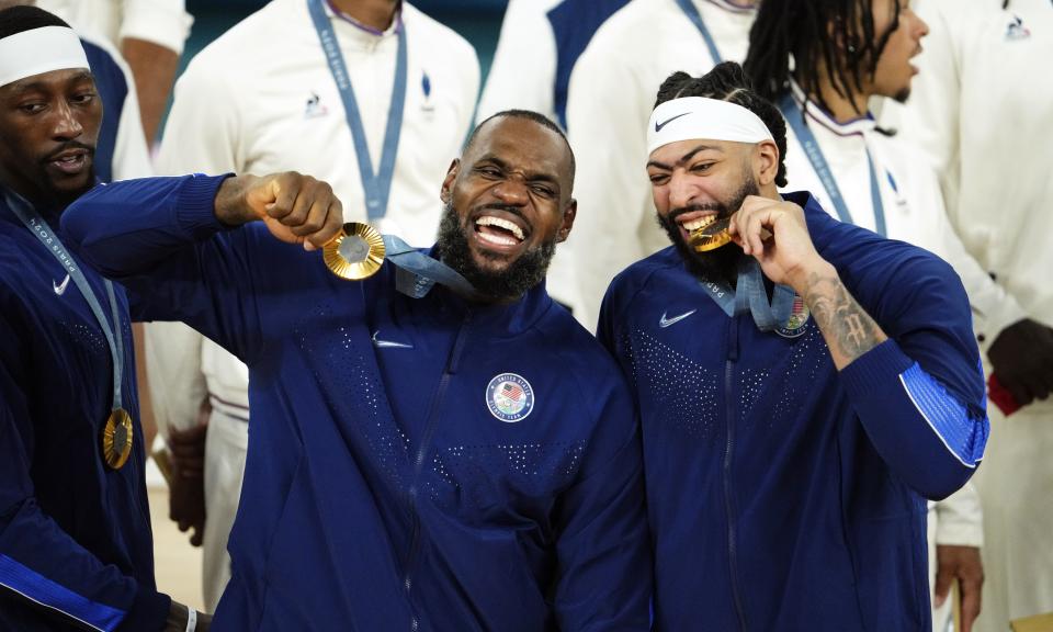 Watch Team USA men's basketball receives gold medals after beating