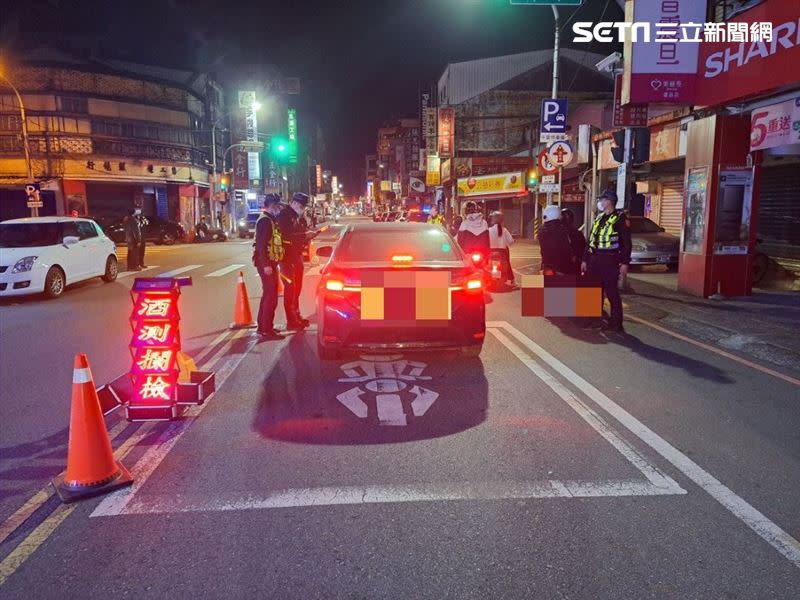 宜蘭警方進行路檢。（圖／翻攝畫面）