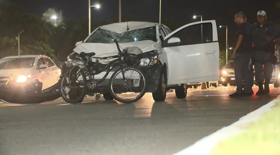 asomadetodosafetos.com - Modelo morre atropelada e motorista reclama sobre dano no carro: 'Olha como o carro está'
