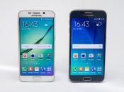 Samsungs neues Flaggschiff Galaxy S6 kommt in zwei Ausführungen. Das Galaxy S6 (r) als klassisches Smartphone, das Galaxy S6 Edge (l) hat ein an beiden Seiten gebogenen Display. Foto: Andrea Warnecke