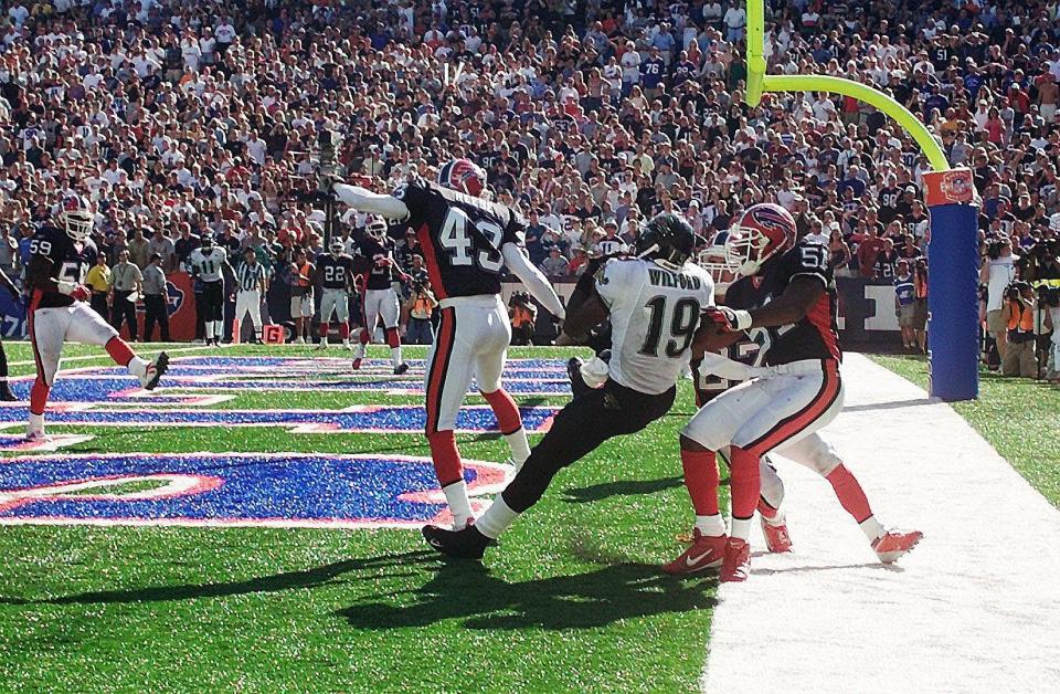 Ernest Wilford catching the game-winning TD pass in the 2004 season opener.