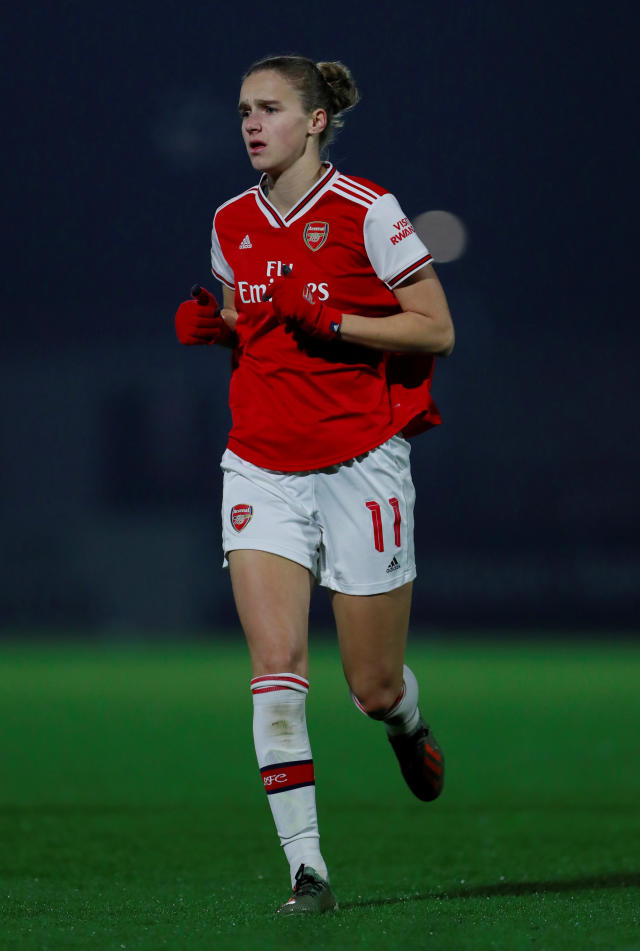 Women's Super League: Miedema's winner rescues Arsenal