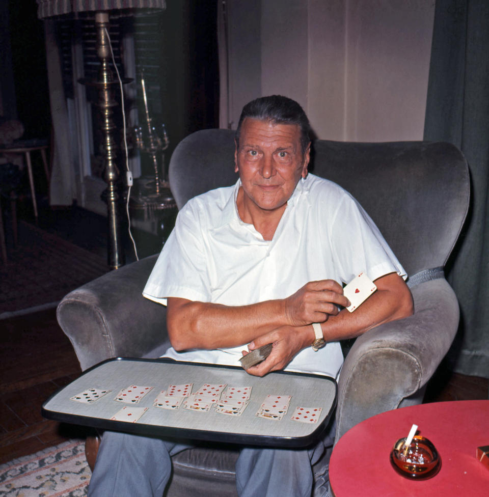 Otto Rolf Skorzeny posa en su casa de Madrid, España, en 1967, durante la dictadura franquista. (Photo By Europa Press via Getty Images)