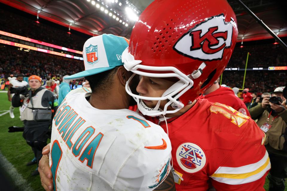 Tua Tagovailoa and the Dolphins will face Patrick Mahomes and the Chiefs in a game carried on Peacock.