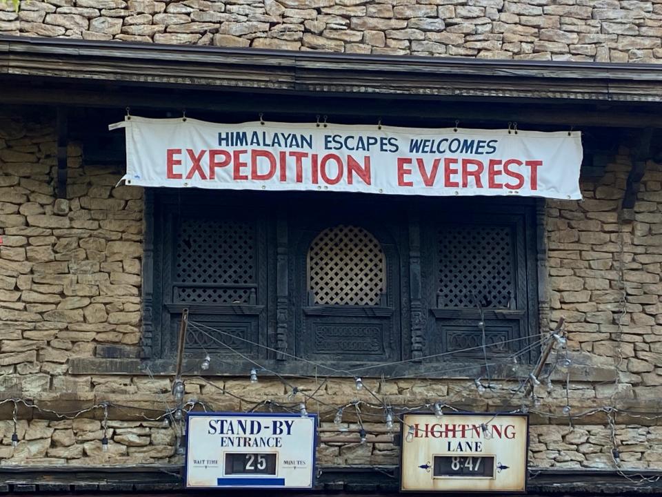 entrance for expedition everest at disney world
