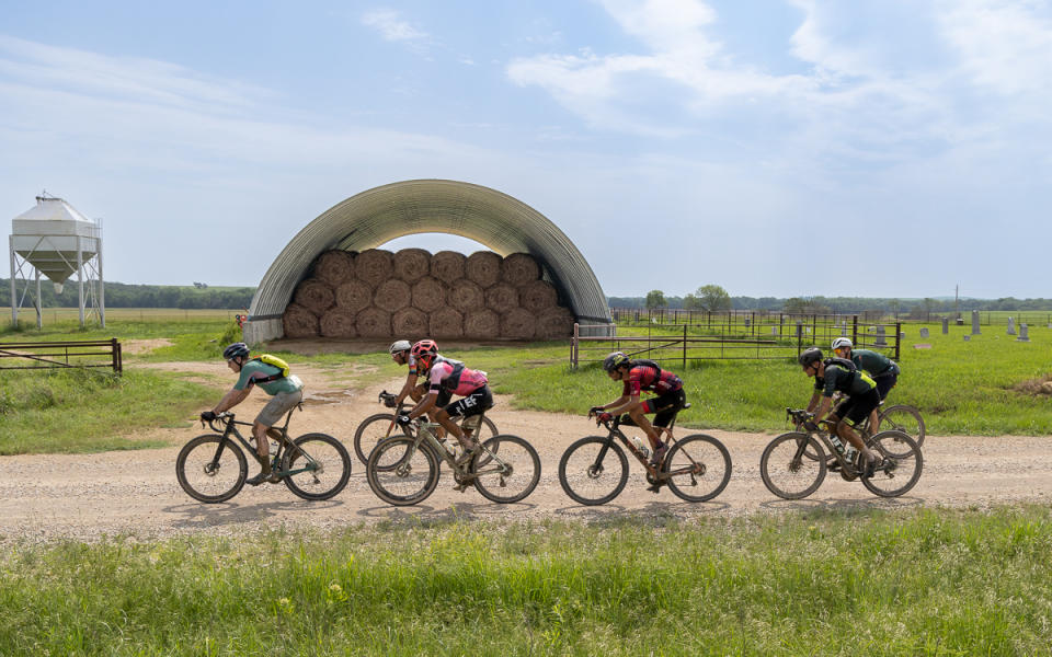 The lead group dwindled to 6 by the time they hit the farthest most southern and eastern corner of the course.